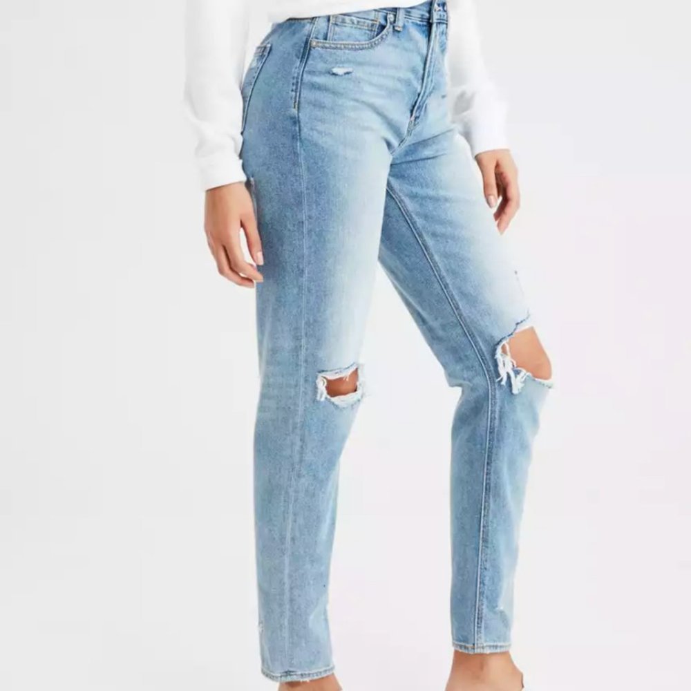 AE Ripped Mom Jeans Light Wash Size 8P